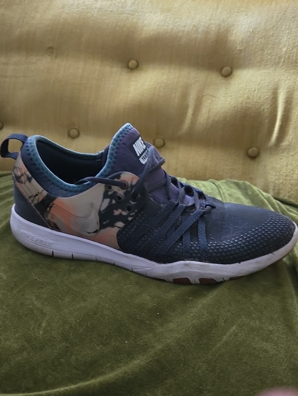 Nike Womens 8.5 Navy and Peach Casual Trainer